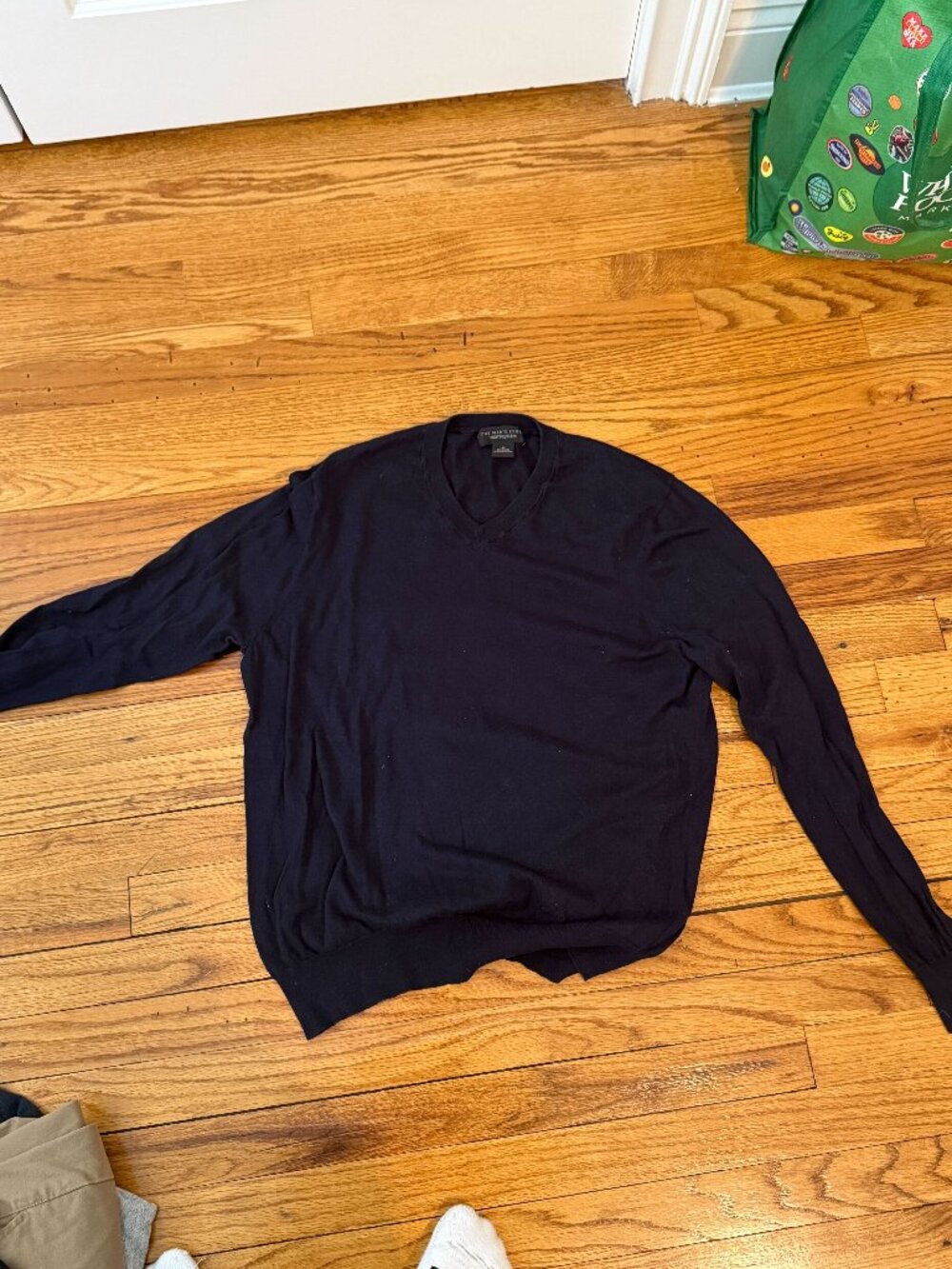 Bloomingdale's Men's Store Navy V-Neck Sweater Cashmere Blend Size M